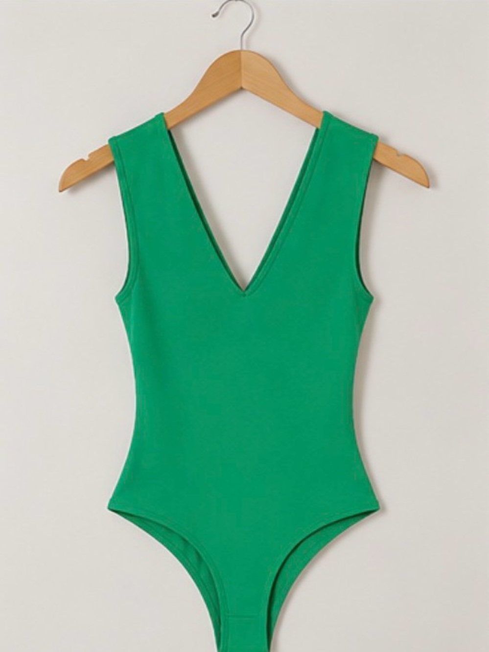 💚 NWT 💚 Zara V neck bodysuit
